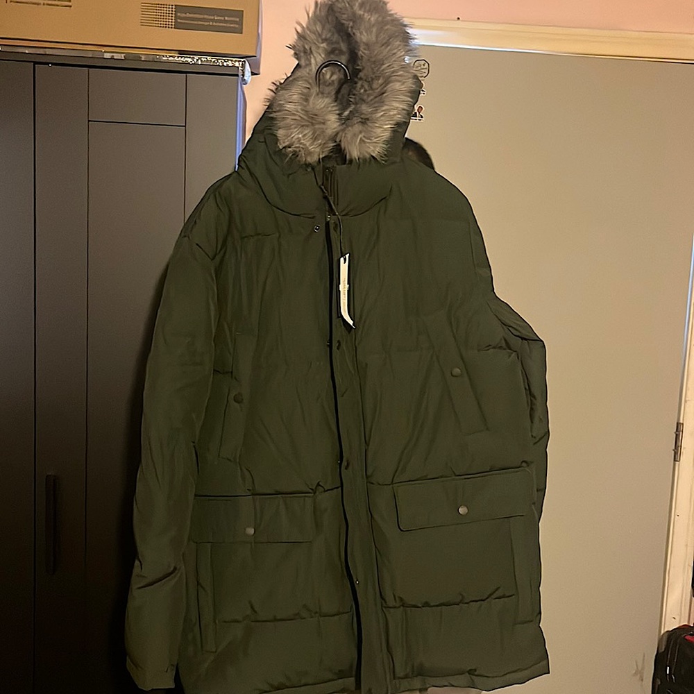 the jacket is in brand new condition never been used
